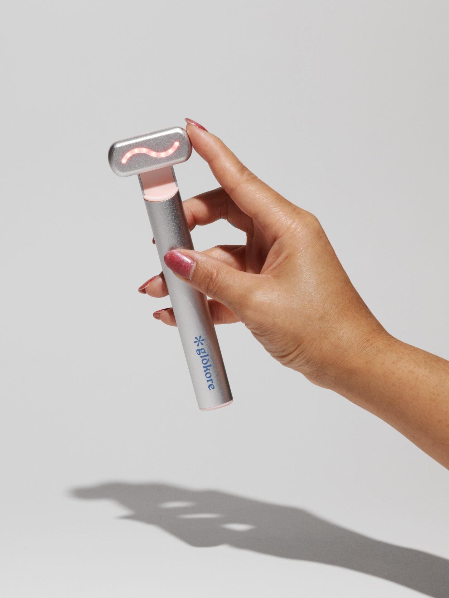 Red light skin therapy device for wrinkle reduction and facial rejuvenation